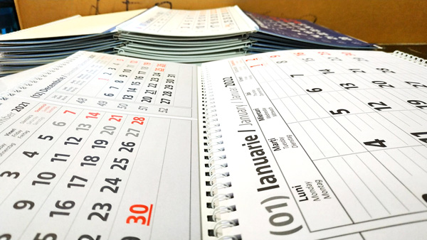 Calendar triptic pliabil