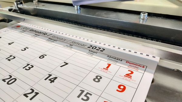 Calendar triptic pliabil